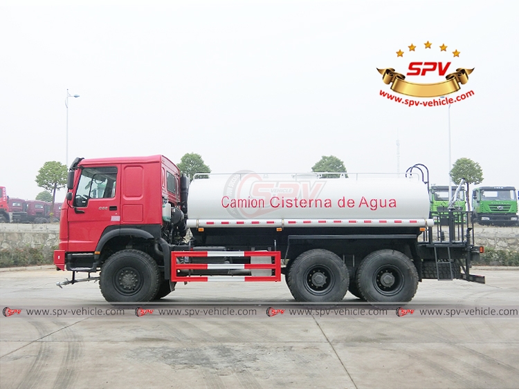 10,000 litres Off-road Water Tanker Truck Sinotruk - LS